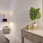 Apartment Host & - The Surfer's Loft Saltburn-by-the-Sea