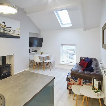Host & - The Surfer's Loft