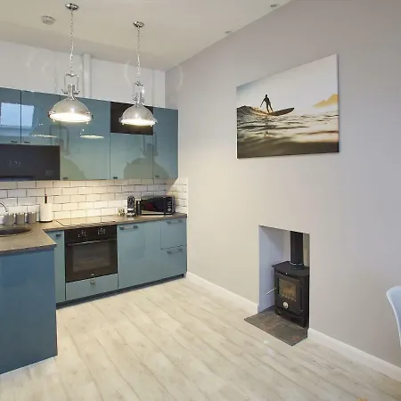 Host & - The Surfer's Loft Apartment *